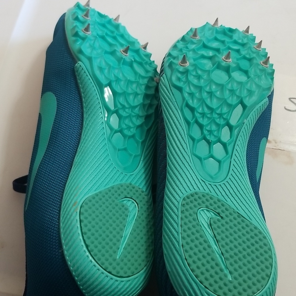 Brand New Nike Running Cleats. Size 9.5 - Picture 4 of 5